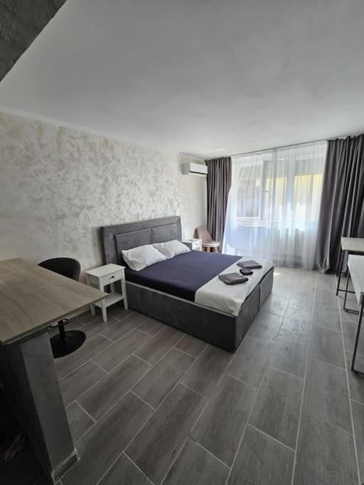Chic Galati Apartment: Urban Escape 외부 사진