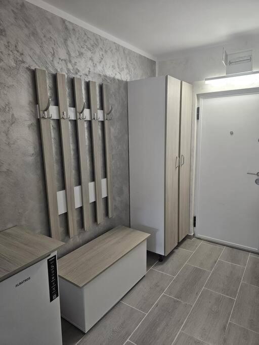 Chic Galati Apartment: Urban Escape 외부 사진