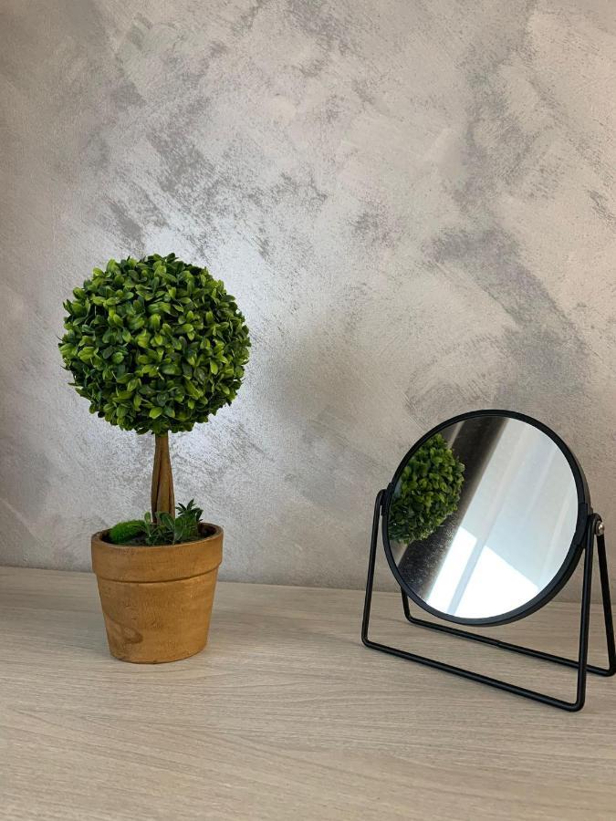 Chic Galati Apartment: Urban Escape 외부 사진