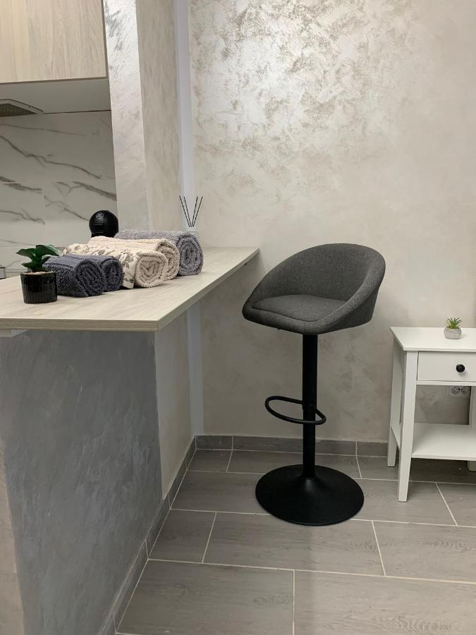 Chic Galati Apartment: Urban Escape 외부 사진