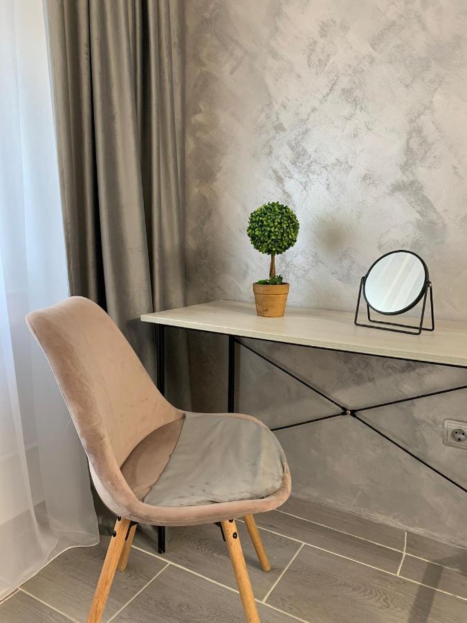 Chic Galati Apartment: Urban Escape 외부 사진